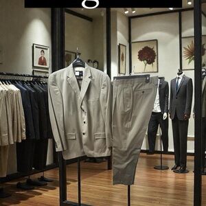 Náutica, suit, ivory, jacket size 42L, pant size 36, great design.: